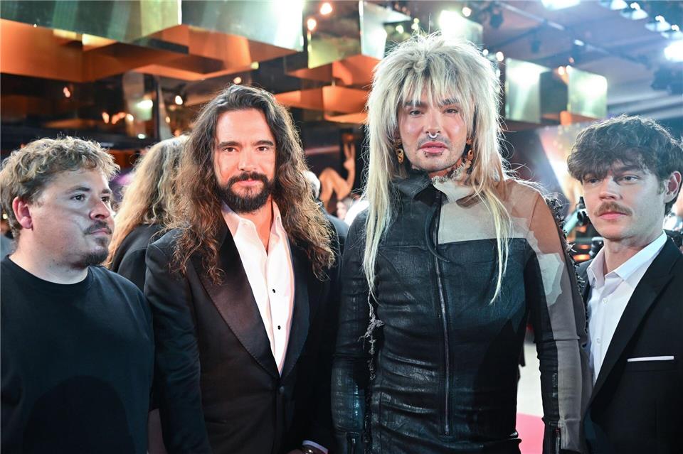 Bill und Tom Kaulitz suchen nach einer Übernachtungsmöglichkeit in Halle. (Archivbild)Peter Kneffel/dpa