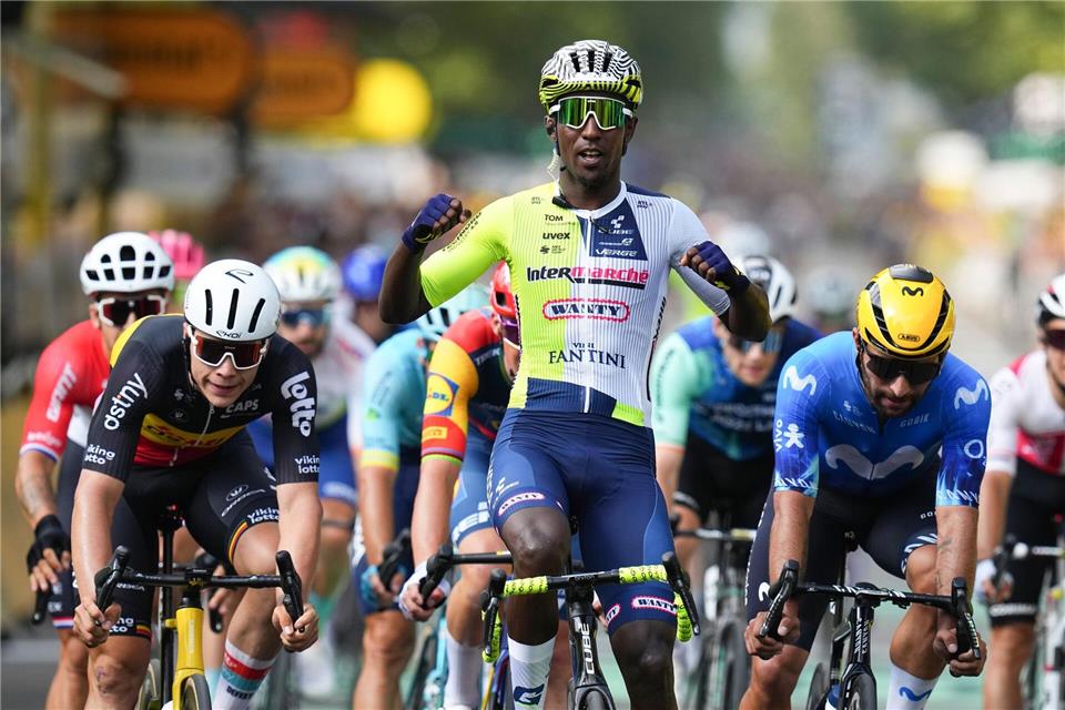 Rad-„Botschafter“ Girmay erhofft sich Aufschwung für Afrika Biniam Girmay feiert seinen ersten Tagessieg bei der Tour de France. (Archivbild)Daniel Cole/AP/dpa
