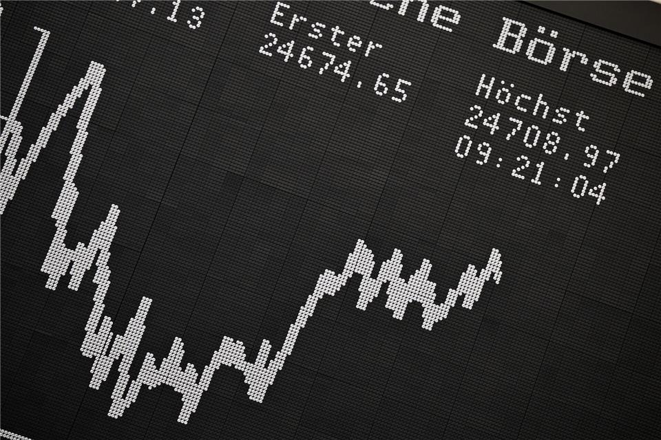 Binnen eines Jahres ist die Zahl der Aktionäre in Deutschland um fast zwei Millionen gestiegen. (Archivbild)Arne Dedert/dpa