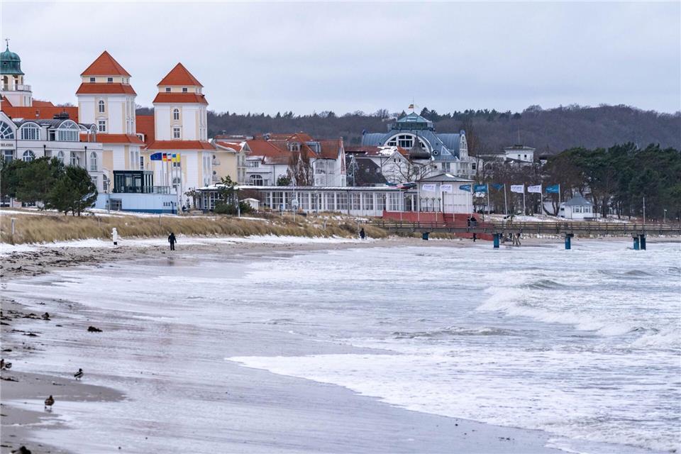Binz ist einer von acht Ferienorten an der MV-Küste, in denen künftig die Mietpreisbremse gilt. (Archivbild)Stefan Sauer/dpa