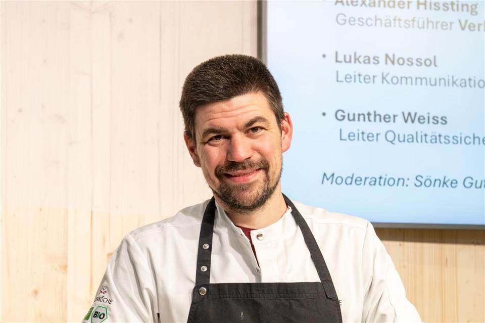 Bio-Spitzenkoch Sebastian Junge zeigt seine Kochkünste auf der Grünen Woche.Zacharie Scheurer/dpa-tmn