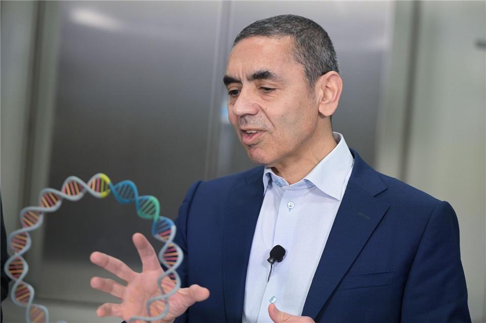 Biontech-Mitbegründer Gründer Ugur Sahin verlässt das Unternehmen. (Archivbild)Sebastian Gollnow/dpa