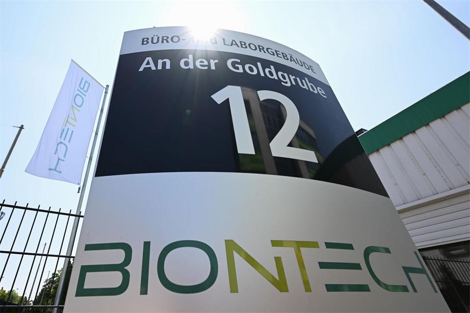 Biontech hat den Fokus auf der Forschung und Entwicklung in der Onkologie. (Archivbild)Arne Dedert/dpa