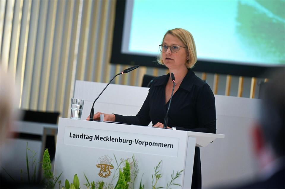 Birgit Hesse (SPD) ist seit 2019 Landtagspräsidentin in MV und wurde von ihrer Partei erneut für den Posten nominiert. (Archivbild)Philip Dulian/dpa