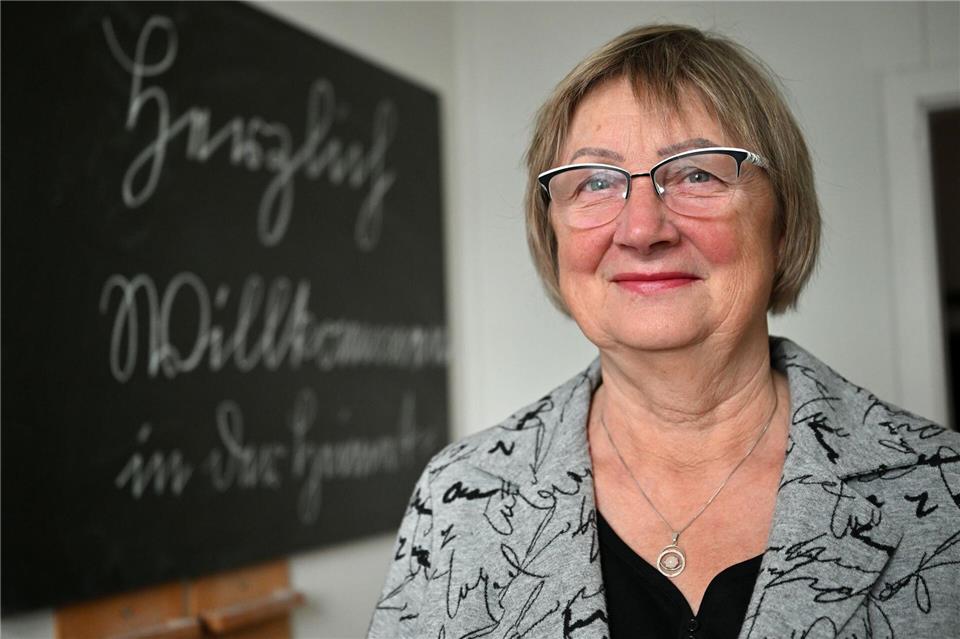 Birgit Tröße hat schon etliche Sütterlin-Kurse angeboten: Sie erlebt häufig Kurs-Teilnehmer, die alte Dokumente der Verwandtschaft entziffern wollen.Martin Schutt/dpa