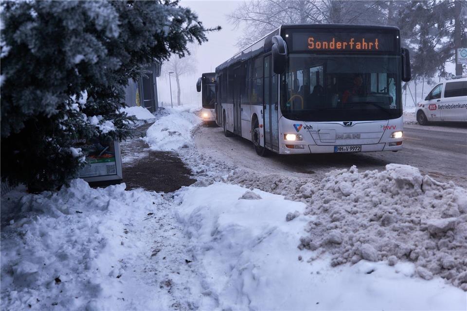 Bis 11 Uhr mussten alle Betroffene ihre Häuser verlassen haben, das betraf etwa 6.000 Haushalte.Marcus Golejewski/dpa