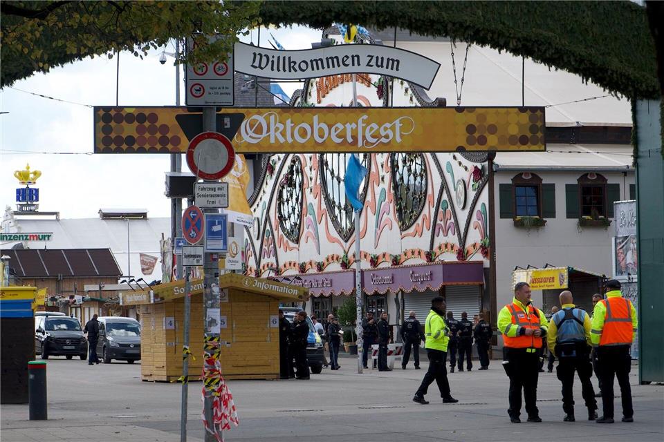 Bis 17.30 Uhr blieb das Oktoberfest nach einer Drohung geschlossen. Michael Faulhaber/dpa