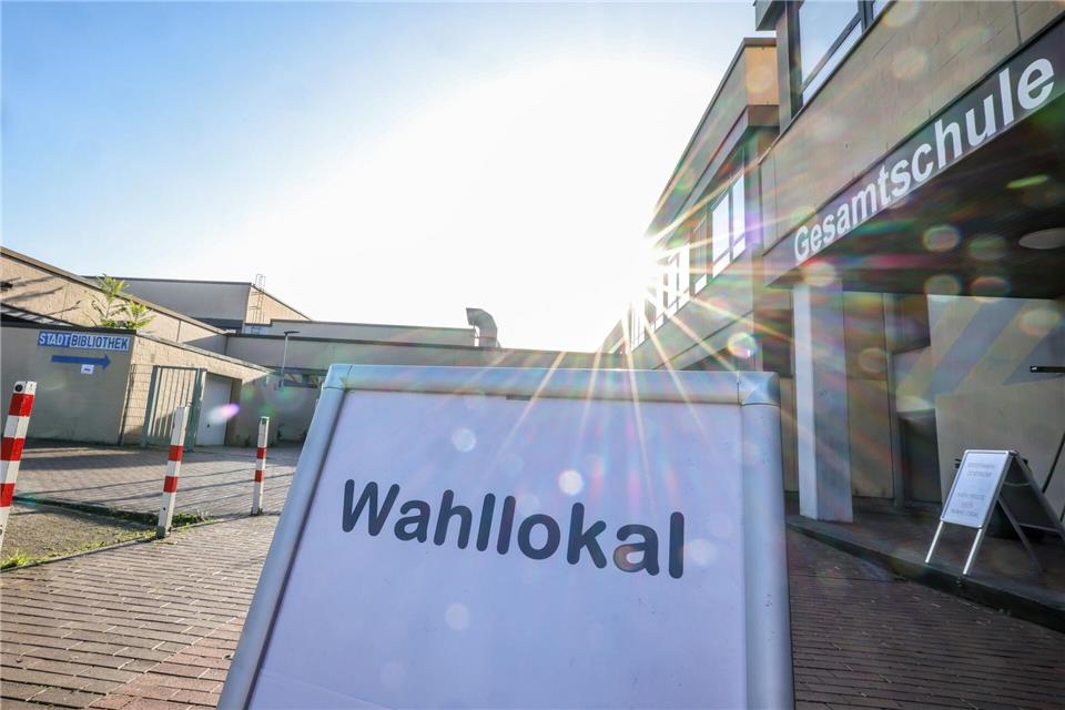 NRW-Kommunalwahl: Wahllokale geöffnet Bis 18.00 Uhr können die Wahlberechtigten in NRW ihre Stimmen abgeben.Christoph Reichwein/dpa