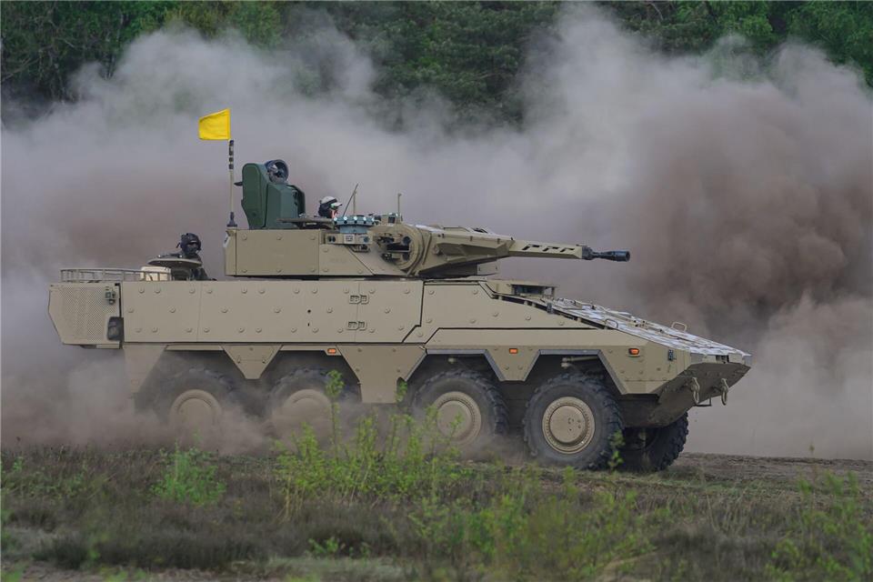 Bis 2035 sollen rund vier Milliarden Euro Bundeswehr-Investitionen in den Osten fließen. (Archivbild)Philipp Schulze/dpa