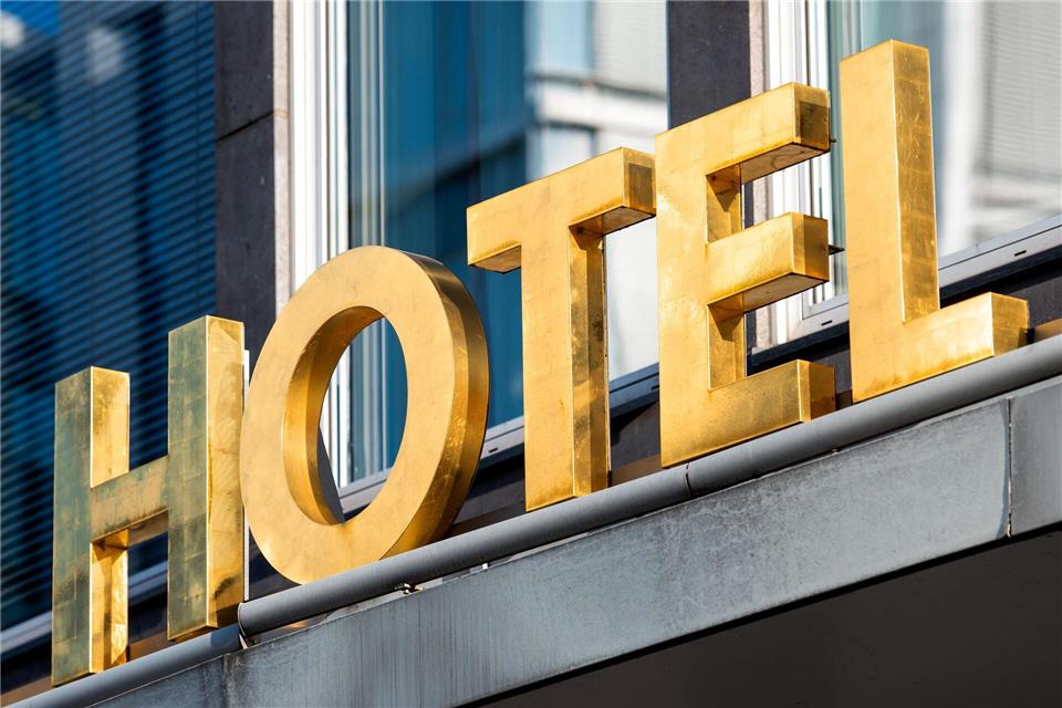 Bis 29. August können sich Gaststätten über „mybookingclaim“ registrieren. (Symbolbild)Daniel Bockwoldt/dpa