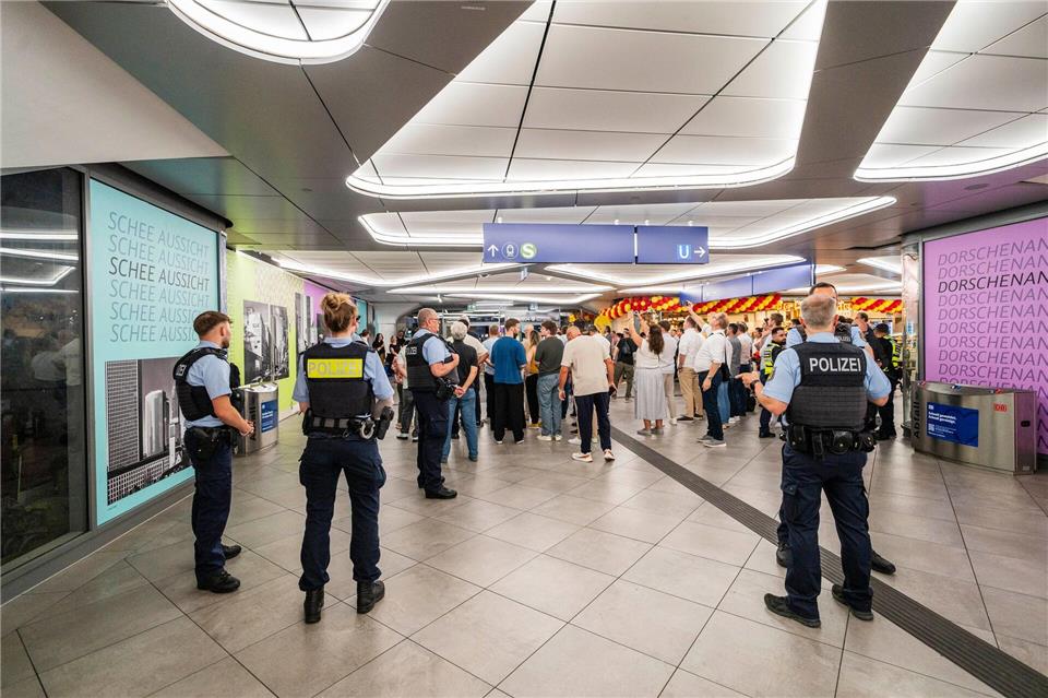 Bis Ende 2027 sollen weitere Geschäfte hinzukommen.Andreas Arnold/dpa