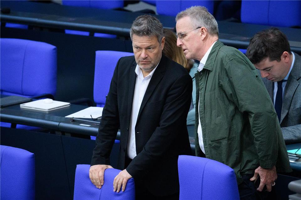 Bis Mai arbeitete Wenzel (r) als Staatssekretär im Team von Ex-Wirtschaftsminister Habeck. (Archivbild)Bernd von Jutrczenka/dpa