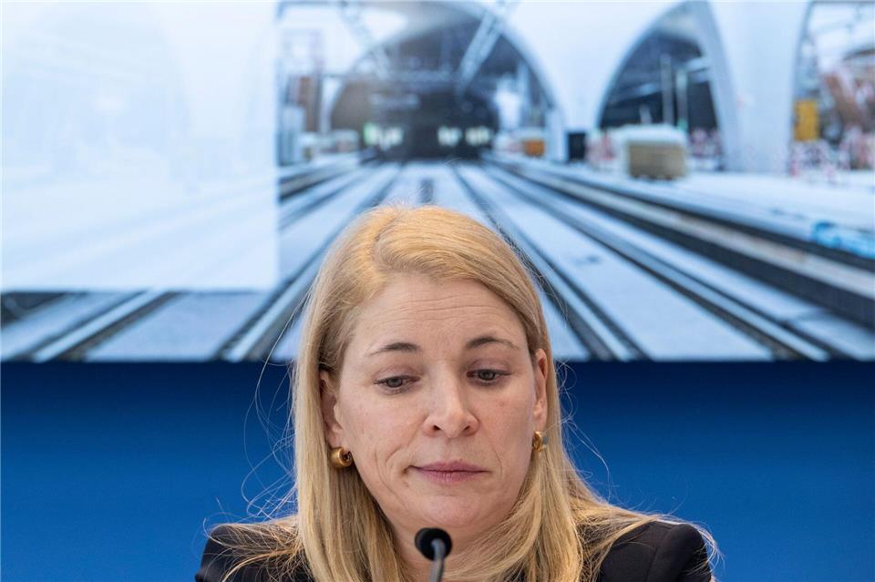 Bis Mitte der 2030er Jahre will Konzernchefin Evelyn Palla eine Bahn aufstellen, die stolz macht. (Archivbild)Marijan Murat/dpa