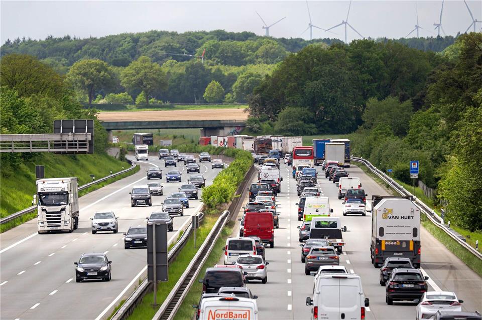 Bis der neue landeseigene Slogan „Niedersachsen. Das ist groß.“ auf Schildern an den Autobahnen zu sehen sein wird, dauert es noch etwas. (Archivbild)Sina Schuldt/dpa