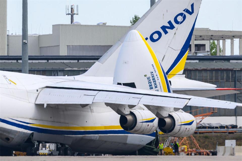 Bis heute hat sich die Bundesregierung nicht öffentlich dazu geäußert, wer aus ihrer Sicht hinter der Drohnen-Attacke auf dem Leipziger Flughafen steckt. (Archivbild) Hendrik Schmidt/dpa