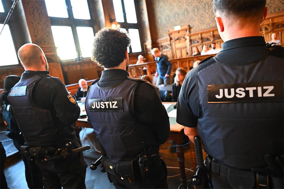 Bis in den Januar sind insgesamt 20 Verhandlungstermine angesetzt. Sina Schuldt/dpa
