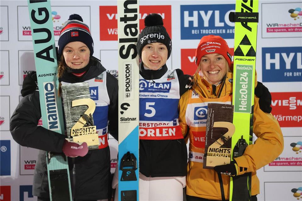 Bis jetzt gibt es nur die Two-Nights-Tour mit Springen in Garmisch-Partenkirchen und Oberstdorf für die Frauen. (Archivfoto)Karl-Josef Hildenbrand/dpa