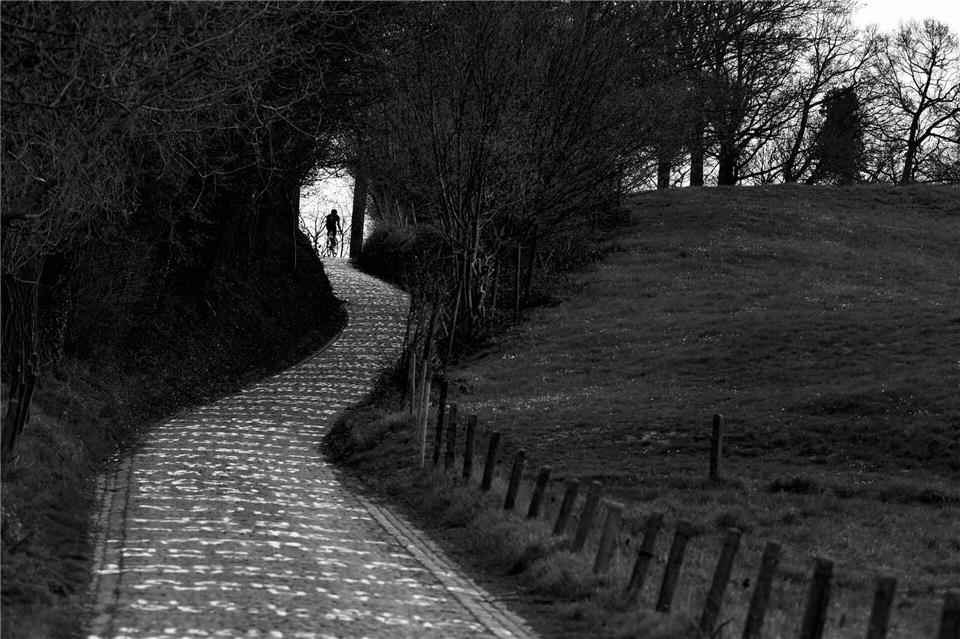 Bis zu 22 Prozent steil: Der Koppenberg liegt 45 Kilometer vor dem Ziel der Flandern-Rundfahrt. (Archivbild)Eric Lalmand/BELGA/dpa