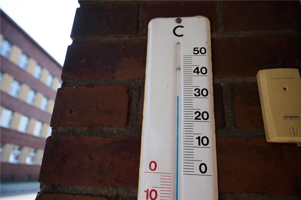 Bis zu 32 Grad werden am Donnerstag in Thüringen erwartet. (Symbolbild)Annette Riedl/dpa