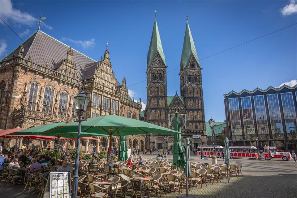Bis zu 450.000 Gäste werden rund um den Tag der Deutschen Einheit in der Hansestadt erwartet. Focke Strangmann/dpa
