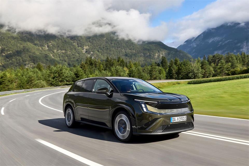Bis zu 642 Kilometer Reichweite verspricht das Raumwunder Škoda Peaq.·koda Auto/dpa-tmn