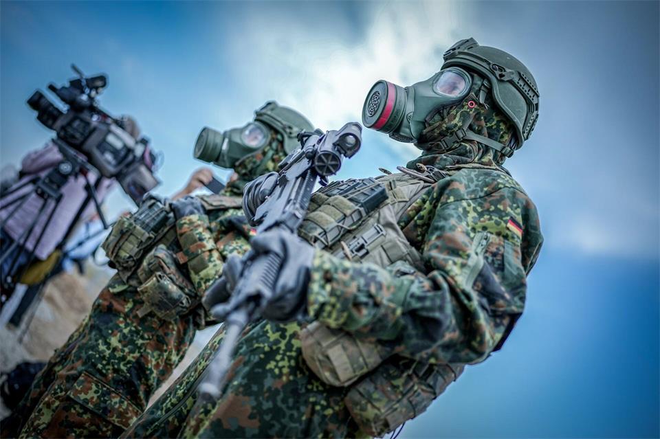 Bis zum 25. September macht ein ABC-Abwehrregiment ein Manöver mit dem Titel „Badischer Sturm 2026“. (Archivbild) Kay Nietfeld/dpa