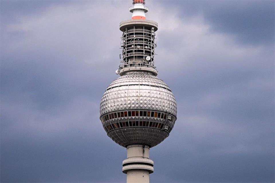 Bis zum Wochenende rechnet der DWD mit vielen Wolken. (Archivbild)Britta Pedersen/dpa