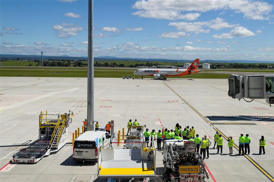 Bisher fliegen nur Jetstar und Air New Zealand den Flughafen an - andere Airlines werden bald folgen.Steven Markham/AAP/dpa