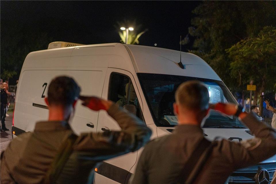 Bericht: Israel fordert Fortschritte bei Rückgabe von Toten Bisher übergab die Hamas nur vier Särge. Laut Vereinbarung soll sie jedoch alle 28 toten Geiseln zurückgeben. (Archivbild)Ilia Yefimovich/dpa