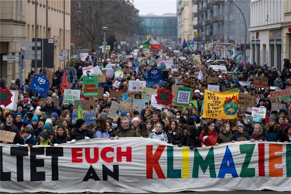 Bislang gibt es EU-Klimaziele für 2030 und 2050. Laut EU-Klimagesetz muss es auch ein verbindliches Ziel für 2040 geben. Monika Skolimowska/dpa