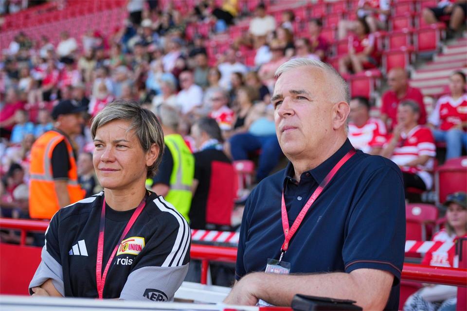Bislang kein Grund zur Freude für Geschäftsführerin Profifußball Frauen, Jennifer Zietz und Präsident Dirk Zingler. (Archivbild)Soeren Stache/dpa