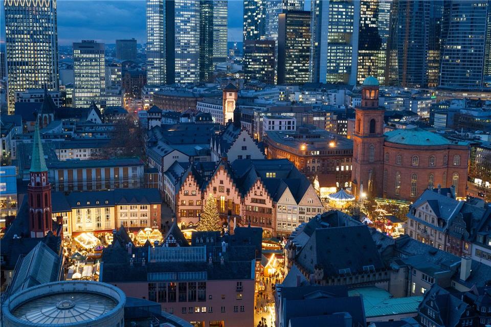 Bislang schiebt das Gesetz einer Öffnung an den Adventssonntagen einen Riegel vor. (Archivbild)Boris Roessler/dpa