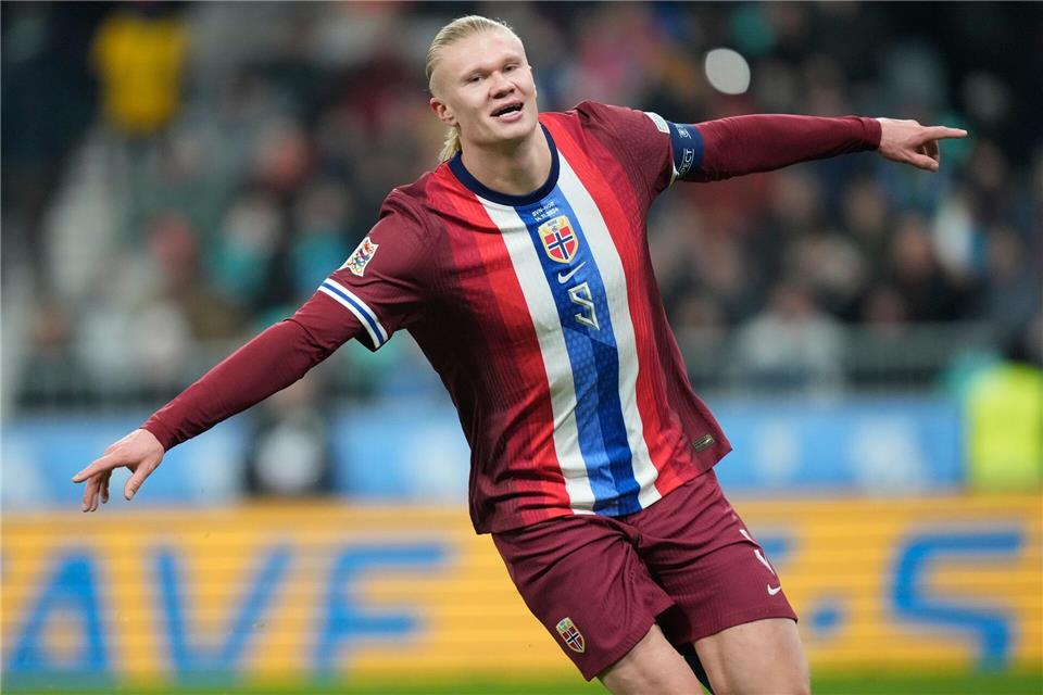 Bislang stand nur „Haaland“ auf dem Trikot des Stürmers. (Archivbild)Darko Bandic/AP/dpa