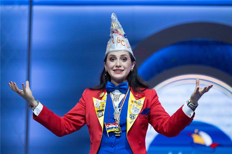 Bislang stets in Männerhand - bis jetzt: Christina Grom ist die erste Chefin des Protokolls bei „Mainz bleibt Mainz“. Boris Roessler/dpa