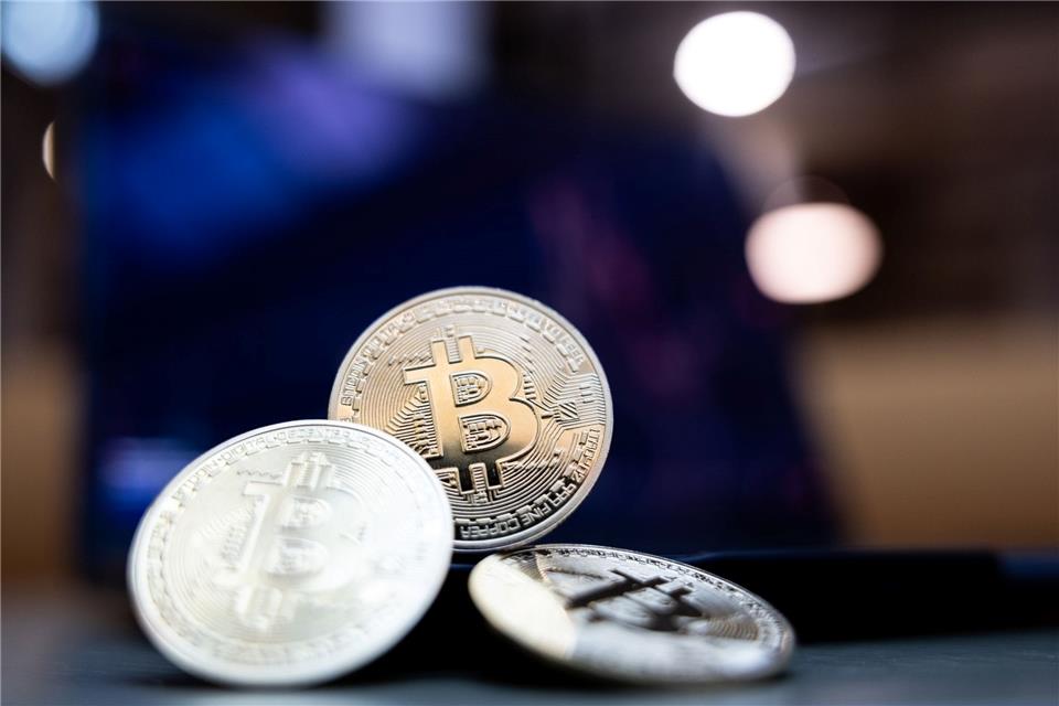 Bitcoin ist eine dezentrale digitale Währung, die ohne eine Zentralbank oder einen Verwalter auskommt.