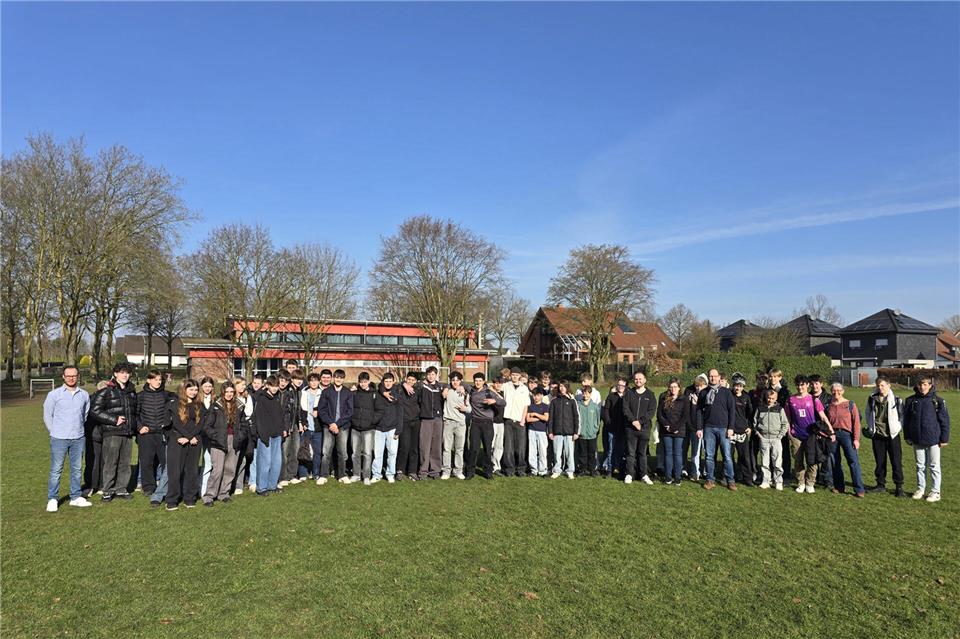 Björn Dobiasch, Paul Schmitz, Anna Geers und Andrea Bußkamp haben an der Merian Realschule mit den Schülern der 8. Klassen an einem Forschungsprojekt teilgenommen.