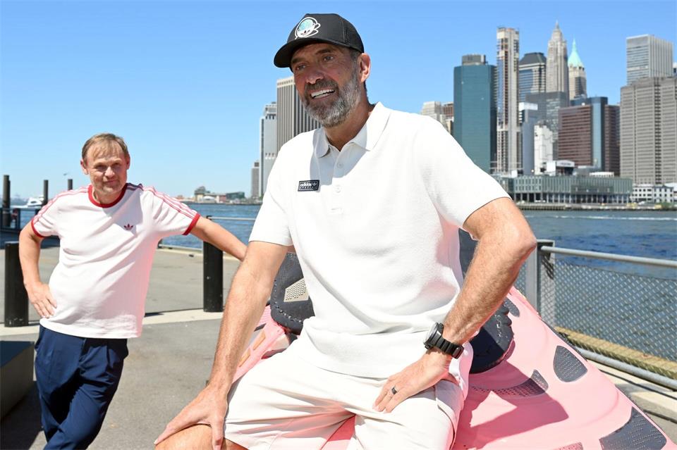 Björn Gulden und Jprgen Klopp vor der Skyline von New York bei der WM. (Archivbild)Federico Gambarini/dpa