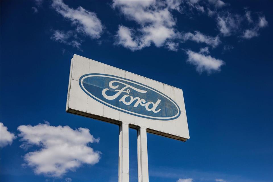 Ford-Belegschaft macht Weg frei für Sparkurs Blauer Himmel bei Sonnenschein - hat Ford nun eine bessere Zukunft?Oliver Berg/dpa