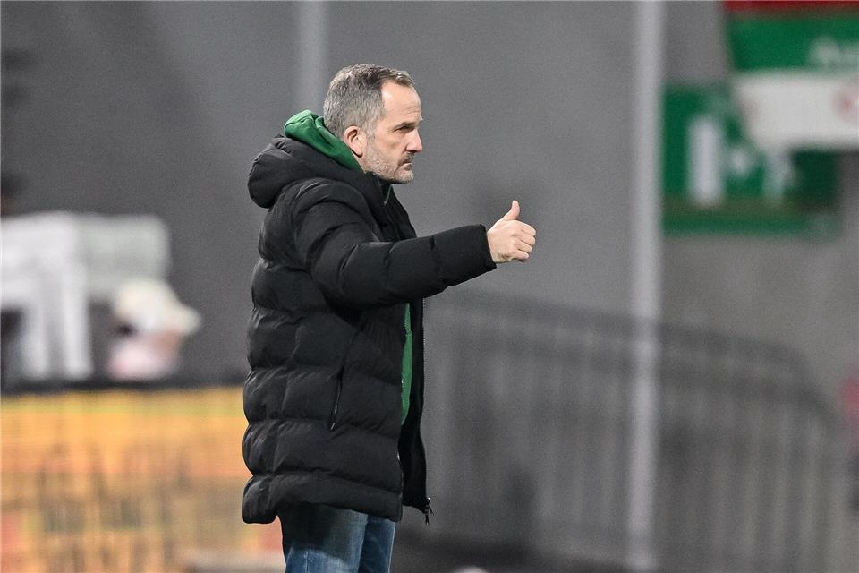 Bleibt Manuel Baum vielleicht doch länger Augsburg-Coach?Harry Langer/dpa