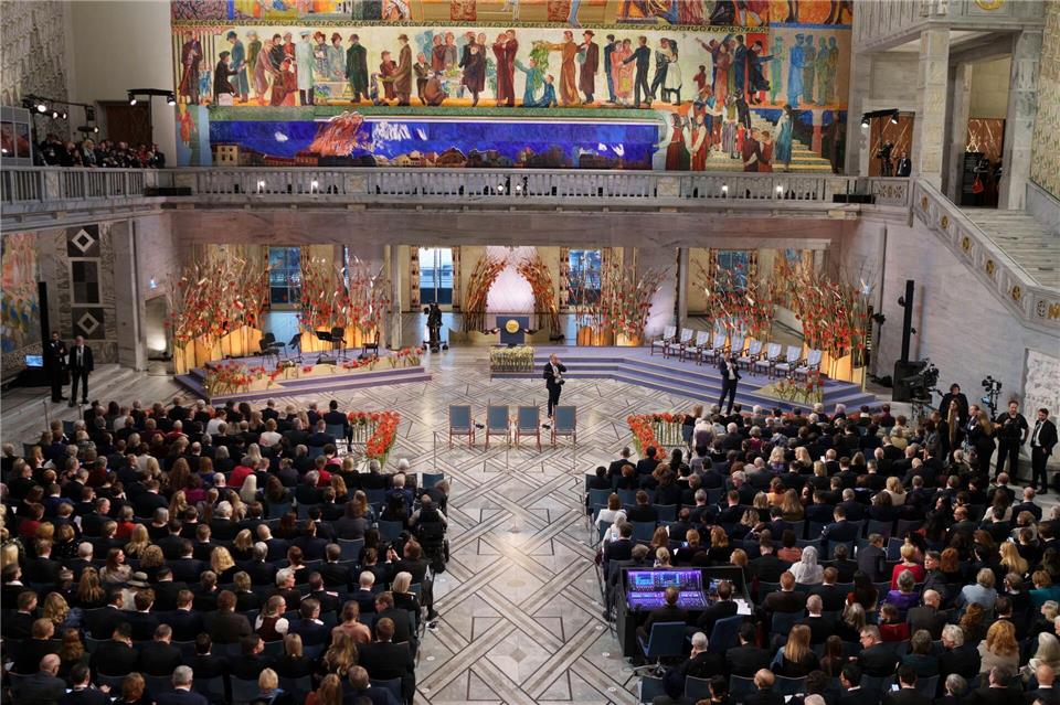 Bleibt der Stuhl der Friedensnobelpreisträgerin bei der Zeremonie im Osloer Rathaus diesmal frei? (Archivbild)Cornelius Poppe/NTB/dpa