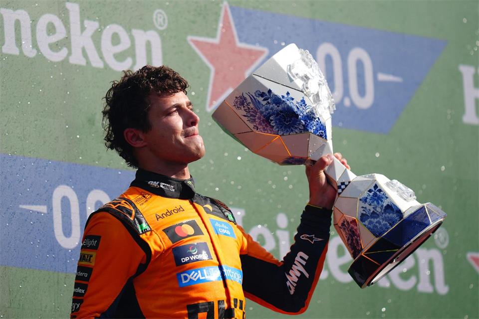 Bleibt noch länger bei McLaren: Weltmeister Lando Norris. (Archivbild)David Davies/PA Wire/dpa