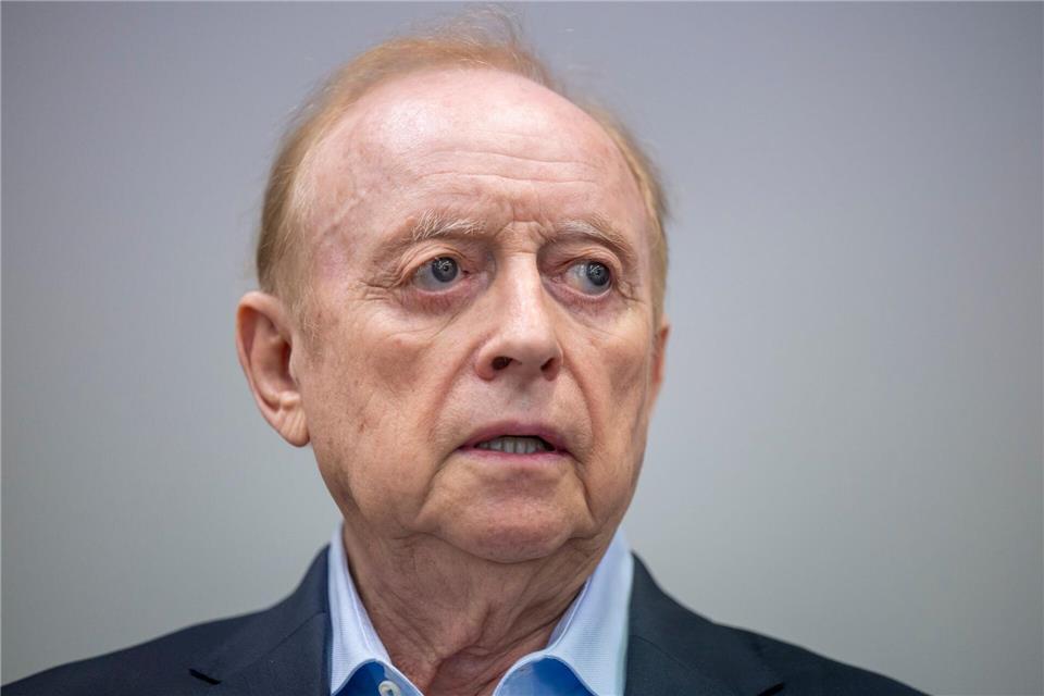 Bleibt trotz Fristablaufs auf freiem Fuß: Alfons Schuhbeck. (Archivbild)Peter Kneffel/dpa