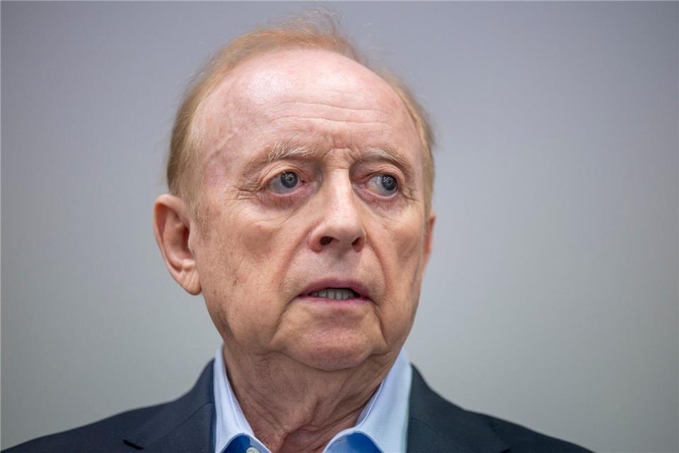 Bleibt wegen Krankheit auf freiem Fuß: Alfons Schuhbeck. (Archivbild)Peter Kneffel/dpa