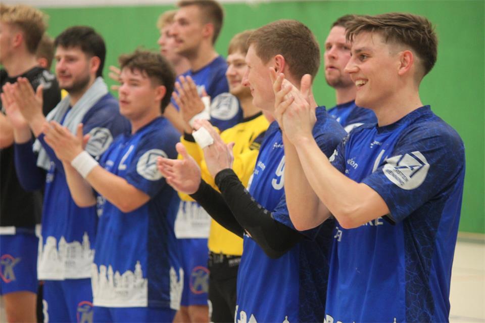 Blendende Stimmung herrscht derzeit beim TV Borken, der heute in Issum auch im fünften Spiel unbesiegt bleiben will. Auf Lukas Dahlhaus (rechts) muss der Verbandsliga allerdings verzichten.