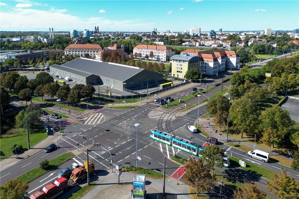 Blick auf das Interims-Gerichtsgebäude für den Prozess gegen den Todesfahrer vom Magdeburger Weihnachtsmarkt.Jan Woitas/dpa