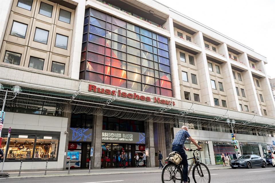 Blick auf das Russische Haus, ein Veranstaltungs- und Kulturzentrum, in der Friedrichstraße.Fabian Sommer/dpa