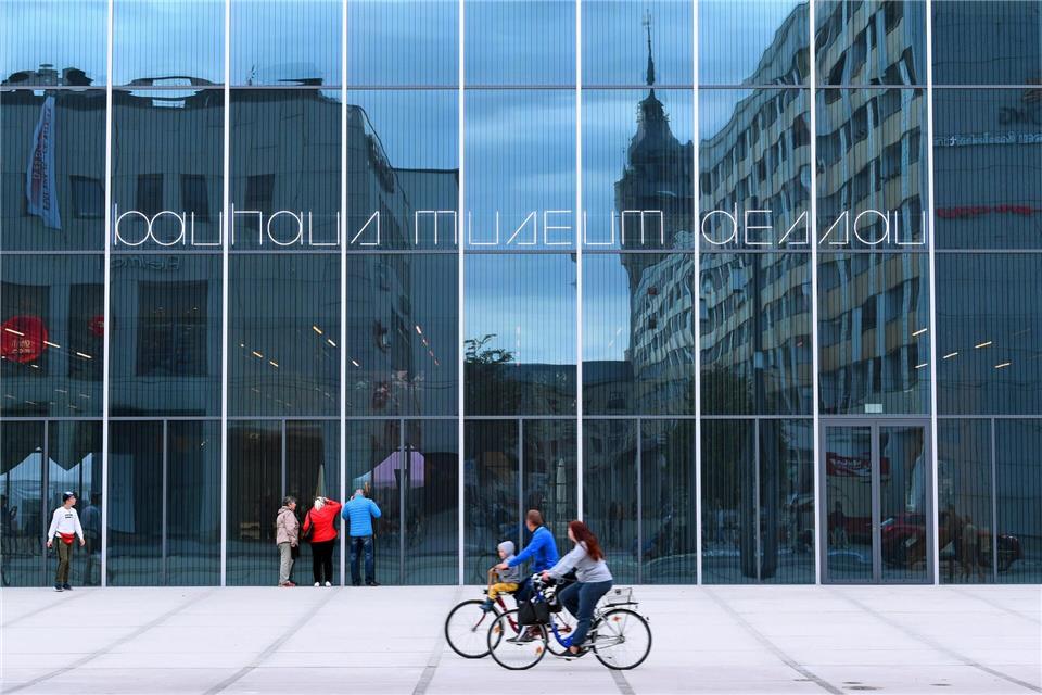 Blick auf das neue Bauhaus Museum: Die Dessauer Bauhaussammlung gilt weltweit als zweitgrößte.picture alliance/dpa/dpa-Zentralbild