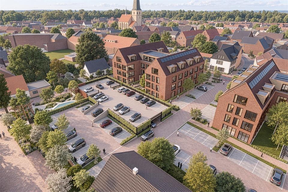 Blick auf den Brinkerhof aus Richtung Turmstraße. Links oberhalb der Parkplätze ist eine Fläche für den Erinnerungsort vorgesehen. 