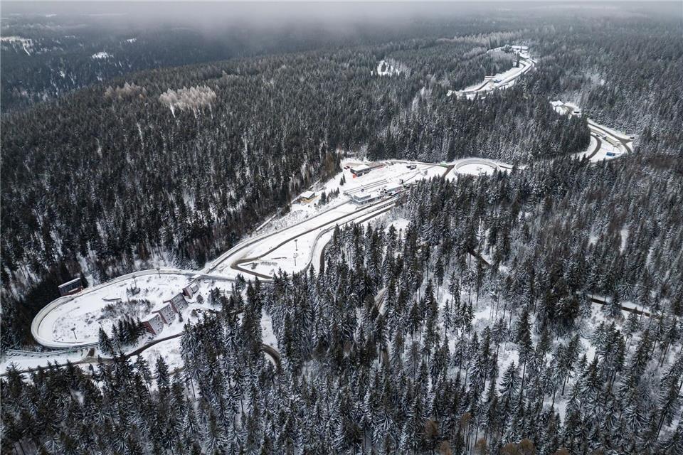 Blick auf den Eiskanal in Altenberg: Hier können auch Laien Action beim Ice-Tubing oder Gäste-Bob erleben. (Archivbild)Robert Michael/dpa