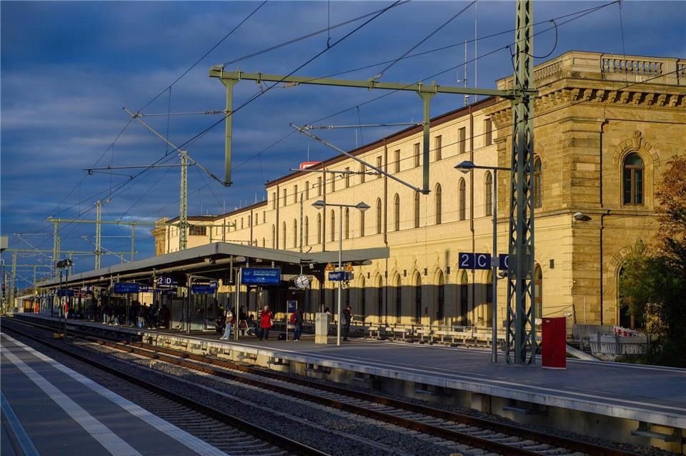 Bahnhof des Jahres bietet nicht nur guten Anschluss Blick auf den Hauptbahnhof in Magdeburg. Klaus-Dietmar Gabbert/dpa